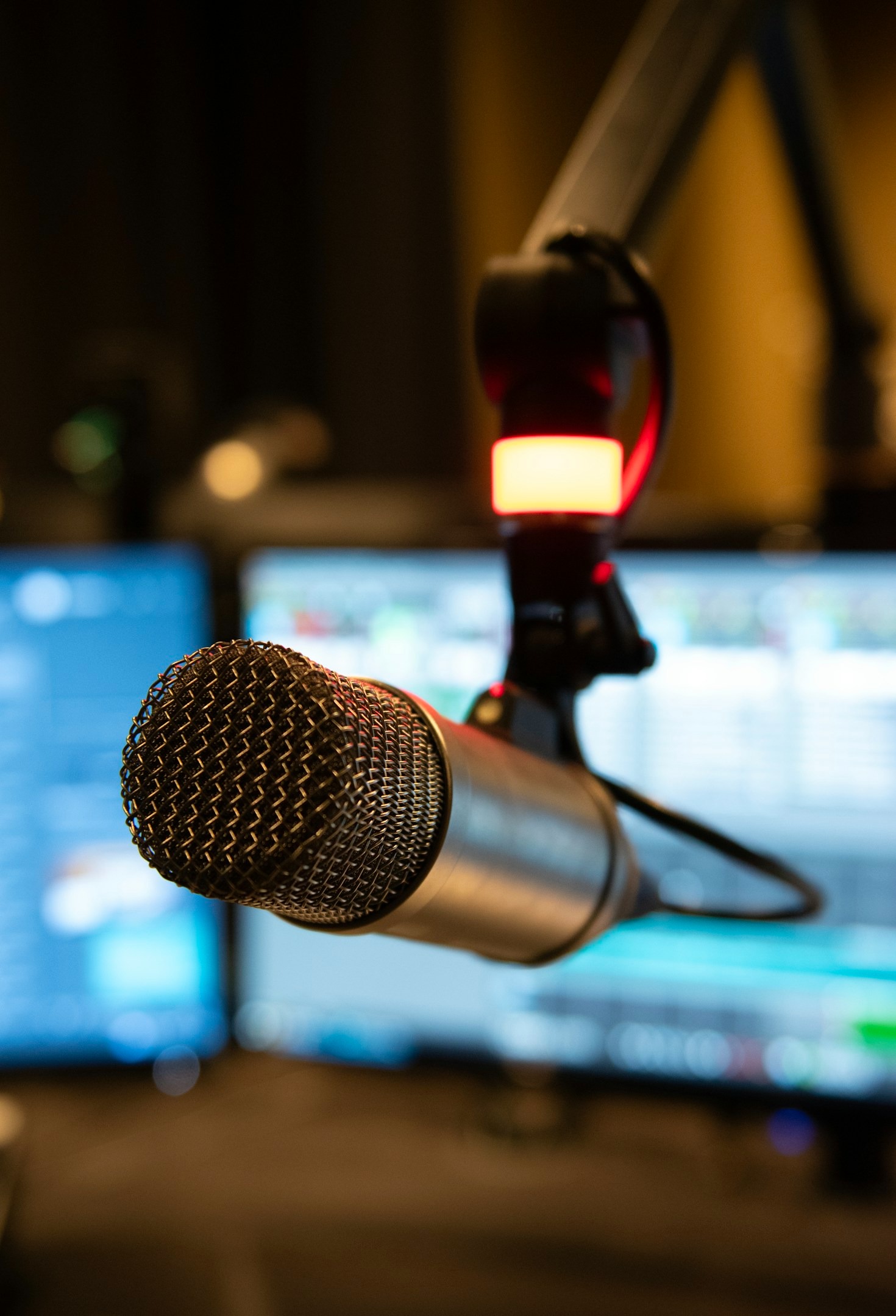 Top Reasons to Tune Into Antwerp’s Community Radio